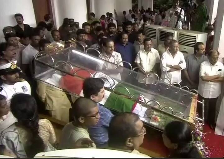 करुणानिधी हे त्यांच्या कारकिर्दीत 12 वेळा आमदार म्हणून निवडून आले. तसेच, त्यांनी तामिळनाडू राज्याचं पाचवेळा मुख्यमंत्रिपद भूषवलं आहे.