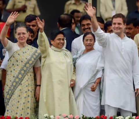 राज्यसभा : यूपीएमध्ये एकजूटता नाही, राष्ट्रवादीचा लढण्यास नकार? राज्यसभा : यूपीएमध्ये एकजूटता नाही, राष्ट्रवादीचा लढण्यास नकार?