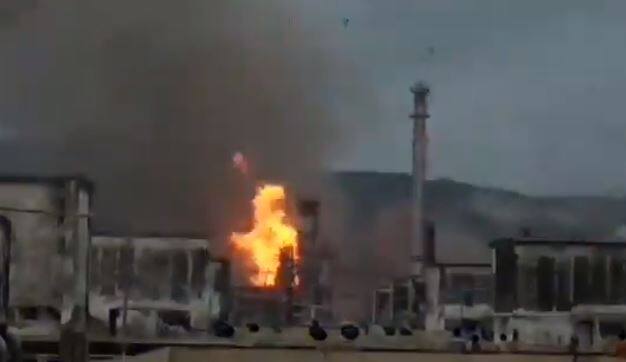  अग्निशमन दलाकडून आणि बीपीसीएल अधिकाऱ्यांकडून युद्धपातळीवर बचावकार्य सुरु, मात्र नेमकं काय झालंय हे अजून समजलं नाही.