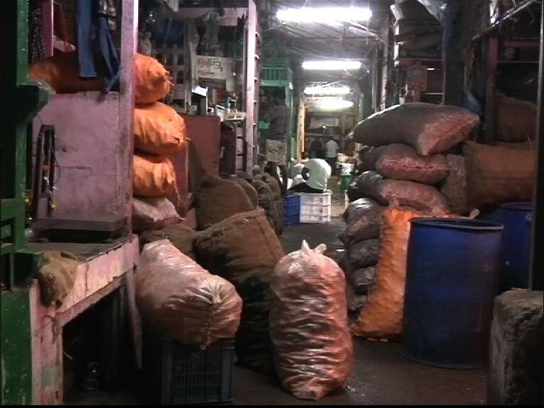 Maharashtra Bandh effect on Mumbai महाराष्ट्र बंद : दादर मार्केट बंद, लोकल सुरळीत, मुंबईतील परिस्थिती काय?