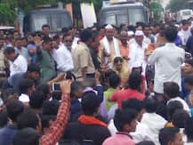 मराठा मोर्चात लग्न, घोषणांनी दुमदुलेल्या आसमंतात मंगलाष्टकांचे सूर