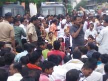 मराठा मोर्चात लग्न, घोषणांनी दुमदुलेल्या आसमंतात मंगलाष्टकांचे सूर