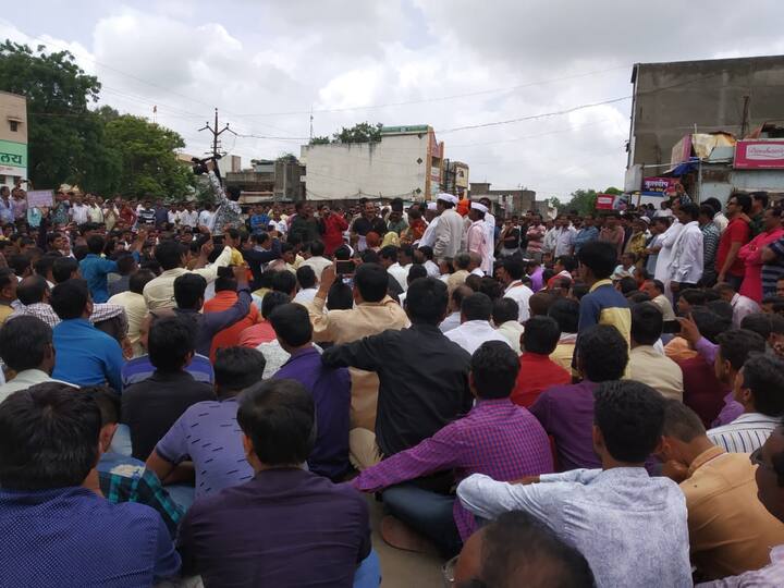 आतापर्यंत मराठा क्रांती मोर्चाची अनेक ऐतिहासिक रुपं अख्ख्या माहाराष्ट्रानं, जगानं अनुभवली आहेत. मात्र, आजचं हे अकोटमधील लग्नाचं रुप या सर्व रुपांपेक्षा काहीसं वेगळं आणि भावनिक म्हणावं लागेल.