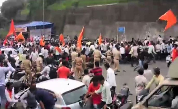 Maratha reservation and Koregoan Bhima Protest, Complaints back by CM Devendra Fadanvis भीमा कोरेगाव आणि मराठा आंदोलकांवरील गुन्हे मागे, मुख्यमंत्र्यांची घोषणा