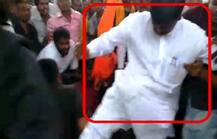 शिवसेना नेते अंबादास दानवेंनी मराठा आंदोलकाला लाथाडलं!