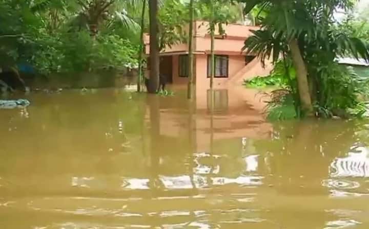 आपत्ती नियंत्रण कक्षातून देण्यात आलेल्या माहितीनुसार इडुक्की मध्ये दरड कोसळून 10 जणांचा मृत्यू झाला आहे. तर कन्नुरमध्ये दोघांचा आणि वायनाड जिल्ह्यात एकाचा मृत्यू झाला आहे. 