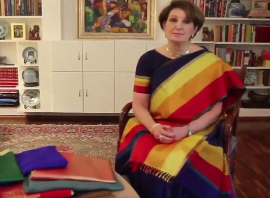 After the #SareeSearch, American Diplomat MaryKay Carlson loves wearing Saree भारतातील अमेरिकन राजदूतांना जडला साड्यांचा छंद