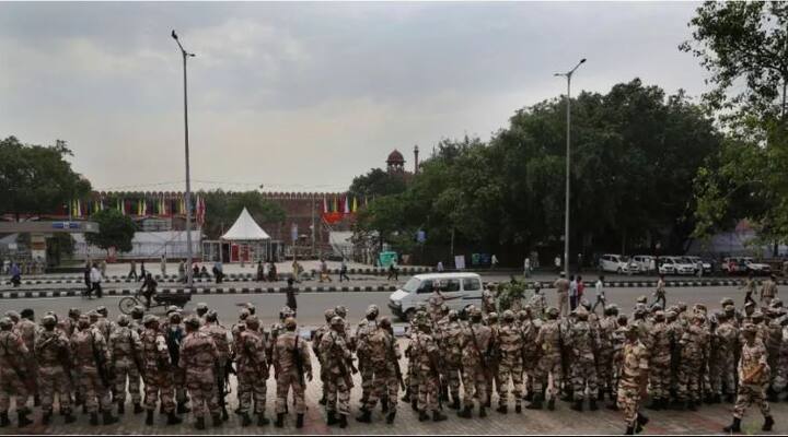 स्वातंत्र्य दिनाच्या पार्श्वभूमीवर दिल्ली आणि लाल किल्ला परिसरात कडक सुरक्षाव्यवस्था ठेवण्यात आली आहे. (फोटो : एपी)