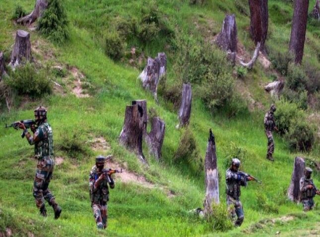 in jammu kashmir 3 security forces lost their lives जम्मू-काश्मीरमध्ये दोन घुसखोरांचा खात्मा, तीन जवान शहीद