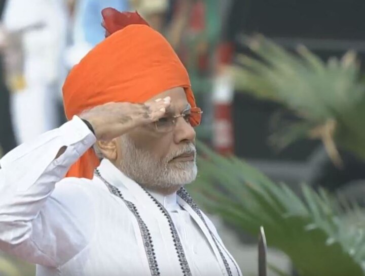 तिरंगा फडकवल्यानंतर नरेंद्र मोदींनी देशवासियांना संबोधित केलं