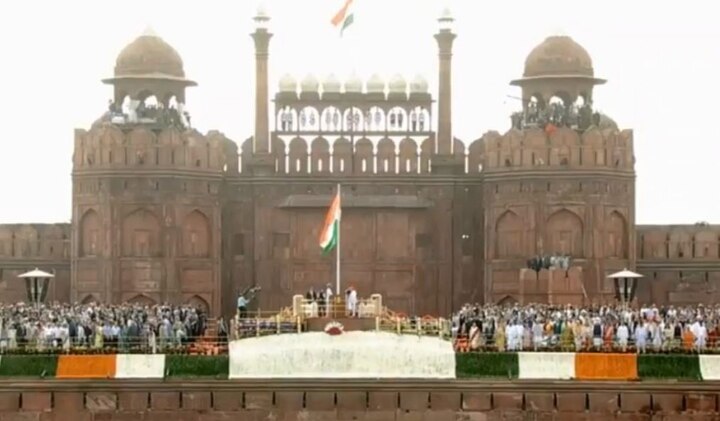 राजधानी नवी दिल्लीत लाल किल्ल्यावर भारताच्या 72 व्या स्वातंत्र्यदिनाचा उत्साह पाहायला मिळाला
