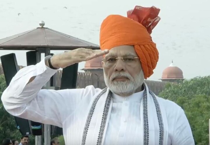 3. तिहेरी तलाकमुळे अनेक महिलांचं आयुष्य उद्ध्वस्त झालं, आम्ही कायदा करतोय, पण त्याला काहीजण विरोध करत आहेत. मात्र मुस्लीम महिलांना मी आश्वस्त करतो, आम्ही तो कायदा करणारच - नरेंद्र मोदी