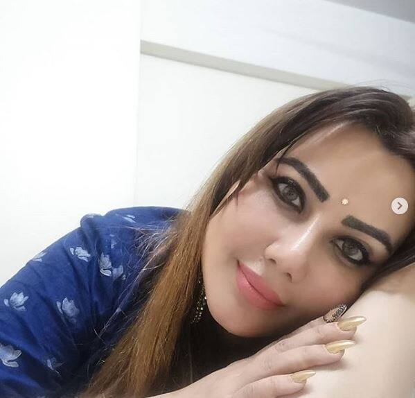या फोटोमध्ये नौशीन आधीपेक्षा फारच वेगळी दिसत आहे. ट्रोलर्सनी नौशीनच्या फोटोवर वाईट कमेंट्स केल्या आहेत. हा फोटो एडिटेड असल्याचा दावा, ट्रोलर्सनी केला आहे. मात्र तिनेही ट्रोलर्सना आपल्या अंदाजात सडेतोड उत्तर दिलं. 
