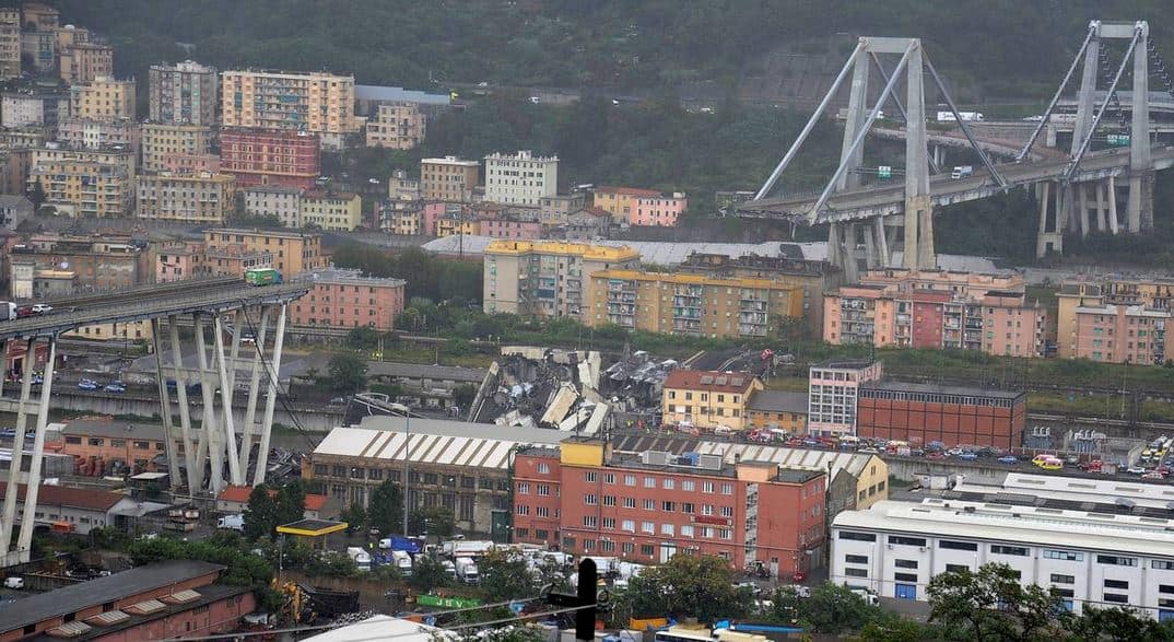 Italy : Morandi bridge collapse in Genoa latest update इटलीत उड्डाणपूल कोसळून 39 जणांचा मृत्यू