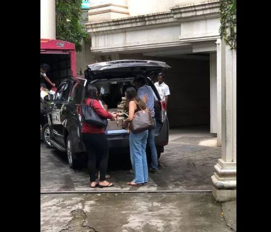 प्रियांकाच्या घरी पाहुण्यांनी येण्यासही सुरुवात केली आहे.