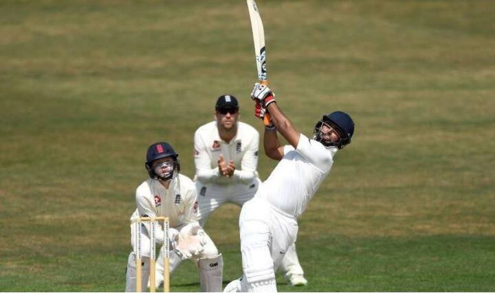 रिषभ 77व्या ओव्हरमध्ये फलंदाजीला मैदानात उतरला. आदिल रशीद त्यावेळी गोलंदाजी करत होता. रशीदचा पहिला चेंडू रिषभने आरामात खेळला. त्यानंतर दुसऱ्या चेंडूंवर पुढे येऊन षटकार लगावला.