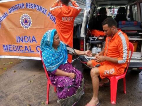 केरळमधील जलप्रलयानंतर आता आजारांचा धोका केरळमधील जलप्रलयानंतर आता आजारांचा धोका