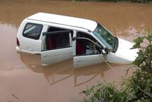 तवेरा ओढ्यात पडून वाहून गेली, एकाच कुटुंबातील तिघांचा मृत्यू