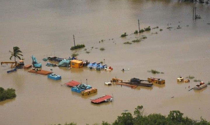 Kerala floods : UAE offers 700 crore rupees for relief fund उद्ध्वस्त केरळला यूएईकडून 700 कोटींची मदत