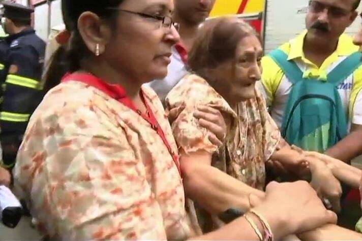 रहिवासी इमारत असल्याने काही जण अडकले असून त्यांना क्रेनच्या सहाय्याने वाचवण्याचे प्रयत्न सुरु आहेत. आतापर्यंत 10 ते 15 जणांना वाचवलं आहे. काहींना उपचारांसाठी रुग्णालयात दाखल केलं आहे.
