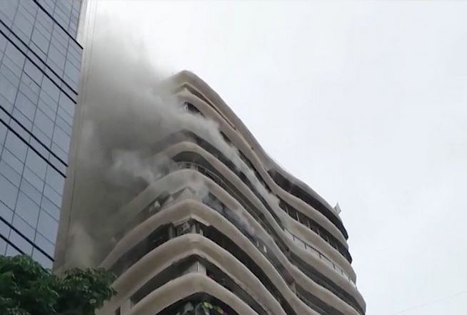 Crystal Tower Fire Case : Fire safety in the building is resident's responsibility, claims builder in Bhoiwada court  क्रिस्टल टॉवर आग : इमारतीतील अग्निसुरक्षेची जबाबदारी रहिवाशांची : बिल्डर