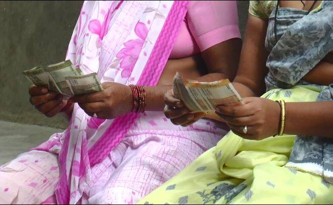 नगरमधील देहविक्रेत्या महिलांची केरळच्या पूरग्रस्तांना मदत Ahmednagar's prostitutes sends money to kerala flood affected victims latest update नगरमधील देहविक्रेत्या महिलांची केरळच्या पूरग्रस्तांना मदत
