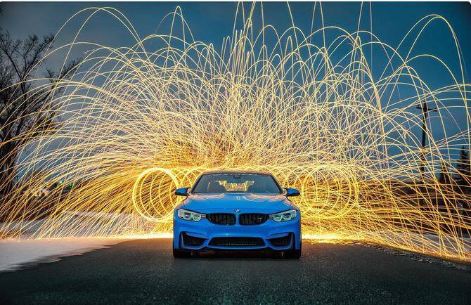 Audi's logo in BMW photo, tweet war goes viral on internet BMW च्या जाहिरातीत 'ऑडी'चा लोगो, ट्विटरवर जुगलबंदी