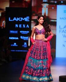 जान्हवीची साथ देण्यासाठी खुशी आणि अंशुला रॅम्पवर