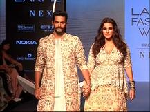 प्रेग्नंट नेहा धुपियाचा रॅम्पवर जलवा