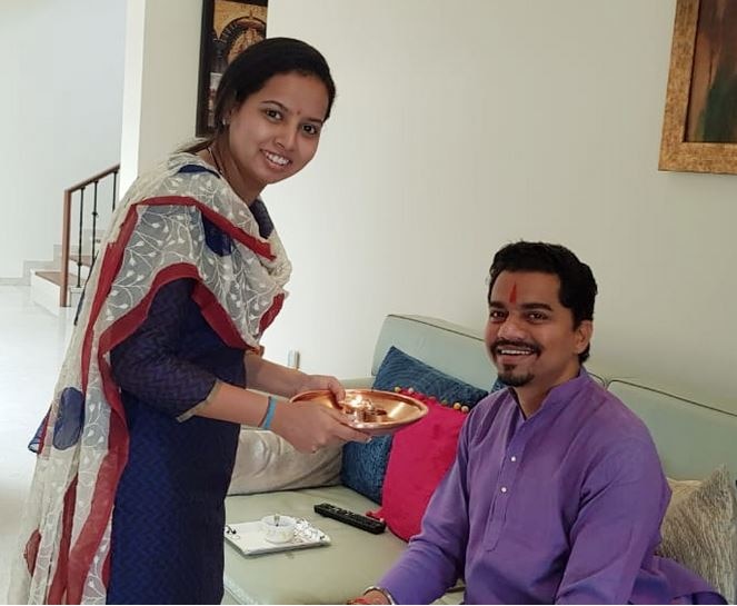 सुनिल तटकरे यांची कन्या अदिती तटकरे आणि बंधू - आमदार अनिकेत तटकरे