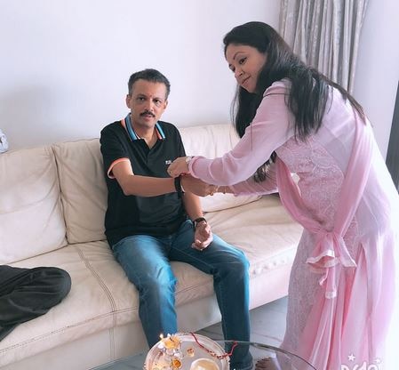 शिवसेना नेते मिलिंद नार्वेकर यांचं रक्षाबंधन