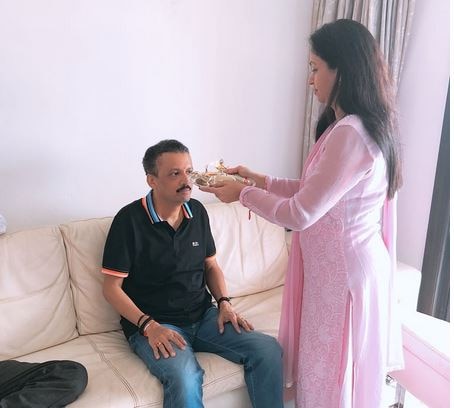 शिवसेना नेते मिलिंद नार्वेकर यांचं रक्षाबंधन