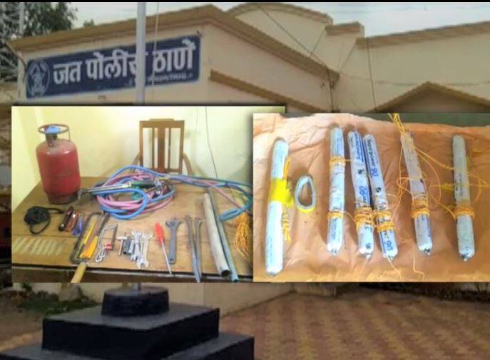 Jath Police takes part in massive combing operation on paradhi tanda जतमध्ये पारधी तांड्यावर पोलिसांची धाड, काय काय मिळालं?