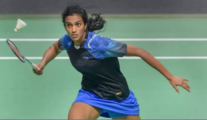 बॅडमिंटनच्या महिला एकेरीमध्ये पी व्ही सिंधूने जपानच्या अकाने यामागुचीचा पराभव करत ऐतिहासिक कामगिरी केली. 1962 नंतर अंतिम फेरी गाठणारी पहिली भारतीय महिला बॅडमिंटनपटू ठरली आहे. (फोटो- एपी)