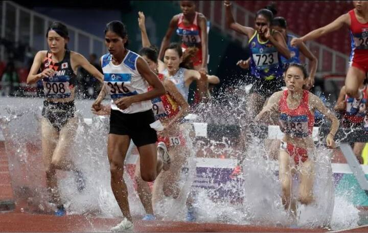  महिलांच्या ३००० मीटर्स स्टीपलचेस प्रकारात भारताला रौप्यपदकांची कमाई करून दिली आहे. (फोटो- एपी)