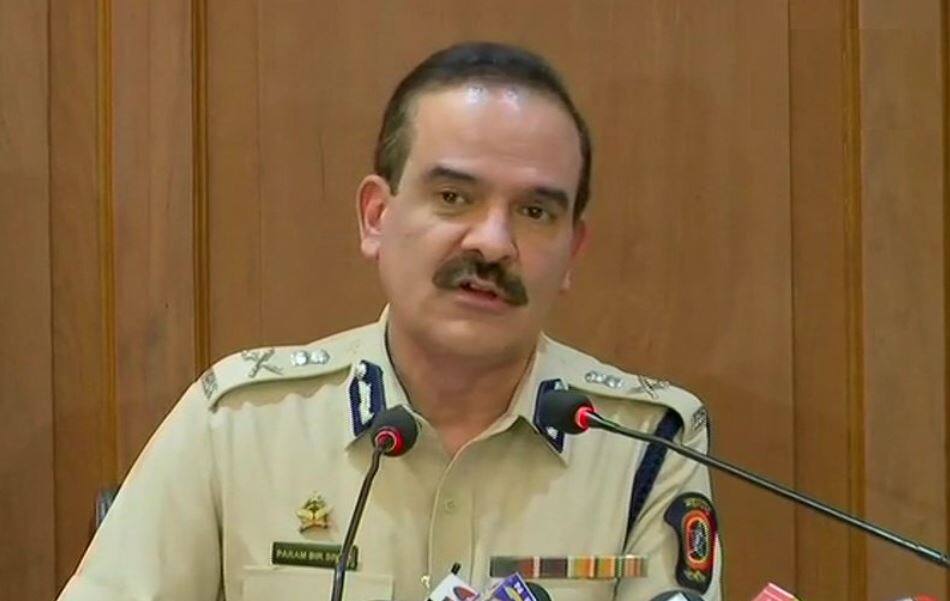 HC express its displeasure on add. DG paramveer singh press conference about naxal relation प्रकरण न्यायप्रविष्ट, मग पत्रकार परिषद का? हायकोर्टाचा पोलिसांना सवाल
