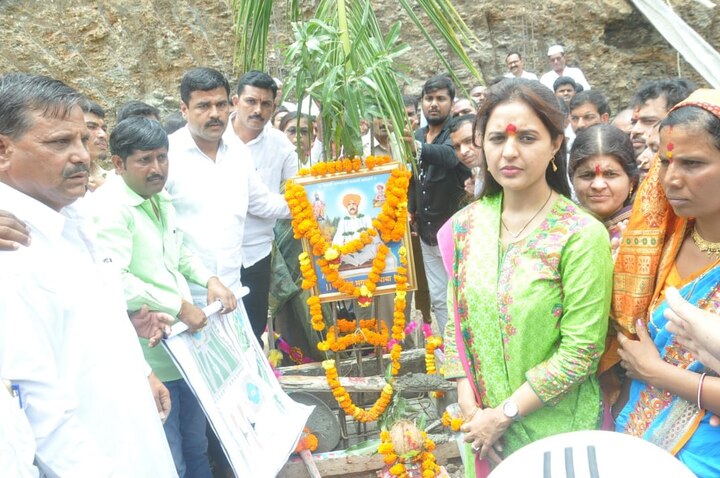  बीड तालुक्यातील सावरगाव घाट येथे भगवान बाबांच्या जन्मभूमीत भव्य दिव्य स्मारक उभारण्यात येणार आहे.