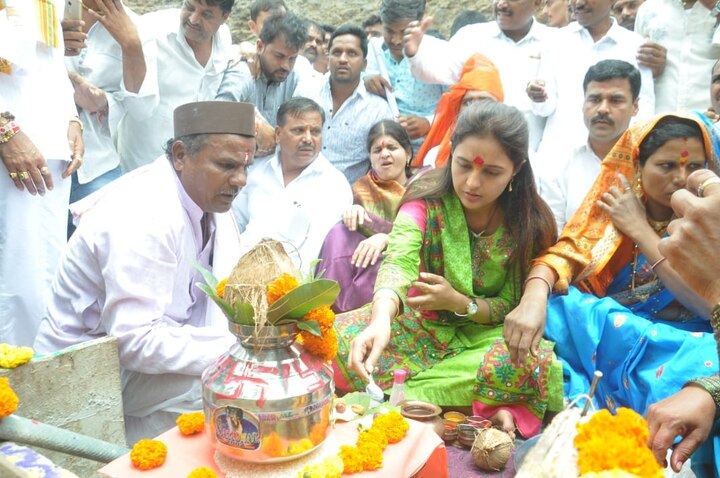 भगवानबाबांच्या स्मारकाचा खर्च सरकारकडून न घेता सर्व खर्च गोपीनाथराव मुंडे प्रतिष्ठानतर्फे करण्यात येणार आहे. 