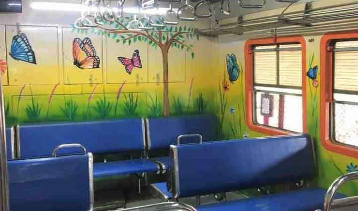 मध्य रेल्वेच्या प्रवाशांना खरंतर इतके सुंदर डबे बघून सुखद धक्का बसणार आहे. लोकलच्या डब्यांना आतून नवीन लूक देण्यात आला आहे. 