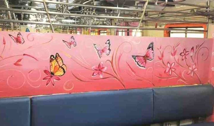 सध्या मध्य रेल्वेच्या माटुंगा येथील वर्कशॉपमध्ये लोकलच्या डब्यांना रंग देण्याचं काम सुरू आहे. प्रथम आणि द्वितीय या दोन्ही श्रेणीतील डब्ब्यांसाठी हे बदल असतील. 