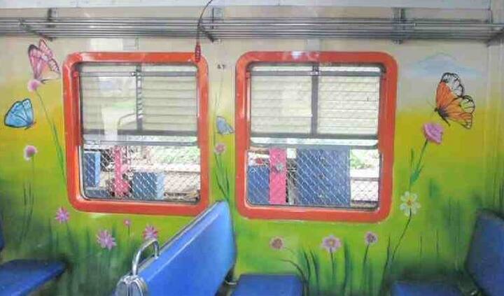 पहिल्या टप्प्यामध्ये दोन डबे रंगविण्यात आले असून लवकरच ते महिला प्रवाशांसाठी सुरू करण्यात येतील. 