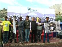 काश्मीर खोऱ्यात शांतेतची दौड