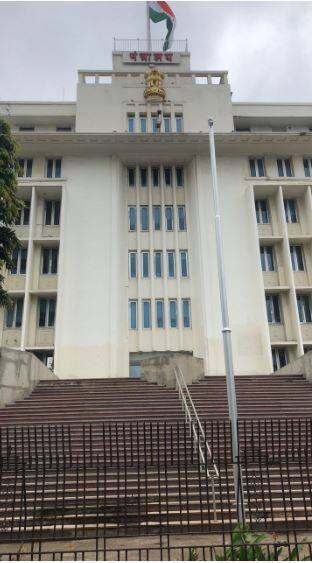 नुतनीकरणावेळी बांधलेल्या मंत्रालयाबाहेरच्या पायऱ्या तोडणार!