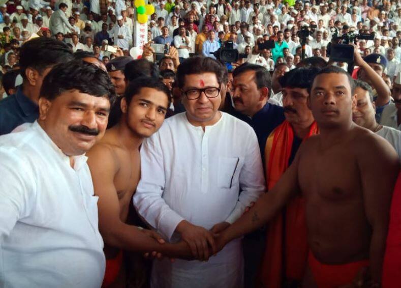 Raj Thackeray is afraid from whom? राज ठाकरे कुणाला घाबरतात?
