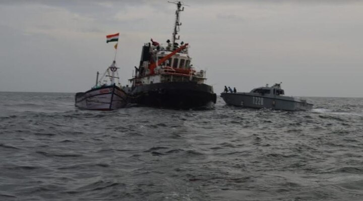Fire caught in fisherman's ship in karwar sea goa कारवार समुद्रात ट्रॉलरला आग, मच्छीमाराचा मृत्यू