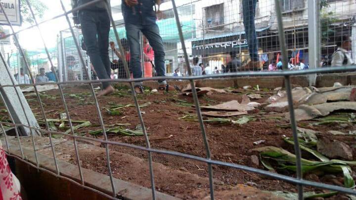 लालबाग फ्लायओव्हर खालील डिव्हायडरवरील मधल्या जागेत करण्यात आलेल्या सुंदर कलाकृती तोडण्यात आल्या आहेत. त्यातच महाराष्ट्र पोलिसांना मानवंदना करणारा पोलिस गणवेशातील पुतळाही काही तरुणांनी तोडला आहे. 