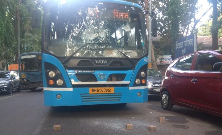 पुण्यात भारत बंदला हिंसक वळण, मनसे कार्यकर्त्यांनी कुमठेकर रस्त्यावर पीएमटी फोडली