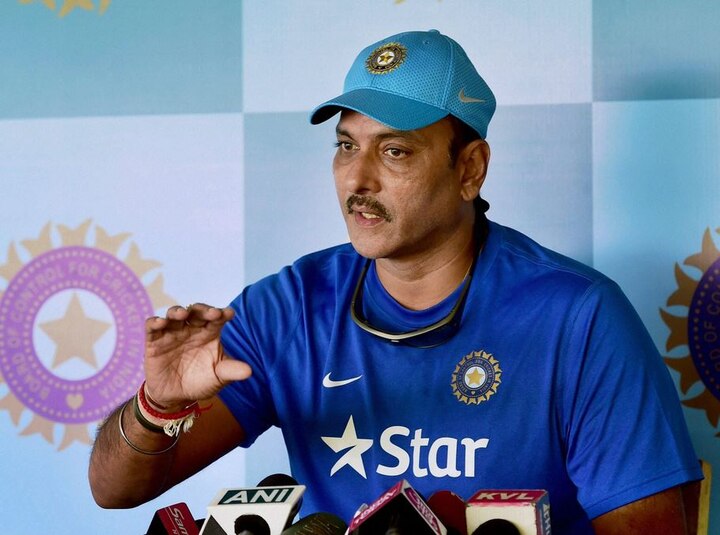Coach Ravi Shastri trolled for Team India's poor performance in England इंग्लंडमध्ये भारताच्या कामगिरीवरुन प्रशिक्षक रवी शास्त्री ट्रोल