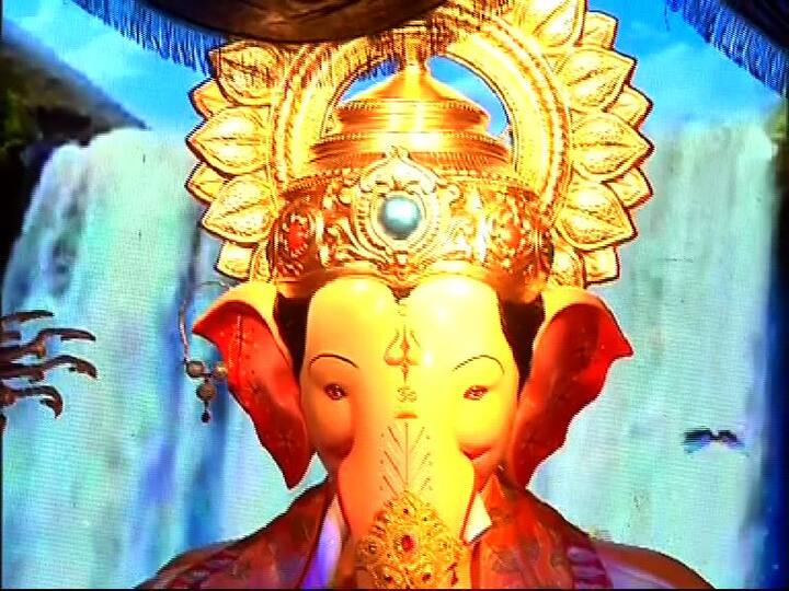 लालबागचा राजा यावेळी राजमहालात नसून जंगलात विराजमान आहे. 