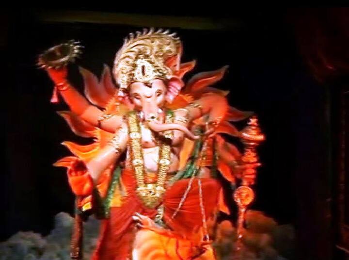 यंदा मुंबईचा राजा मध्य प्रदेशमधील ग्वाल्हेरच्या सूर्य मंदिरात विराजमान होणार आहे. सूर्य मंदिर हे नवग्रह मंदिर म्हणूनही प्रसिद्ध आहे. 